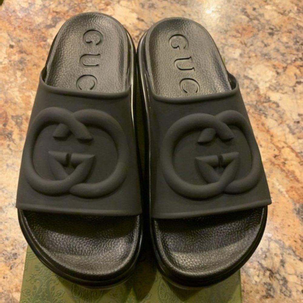 Women's Slide Sandal with Interlocking G